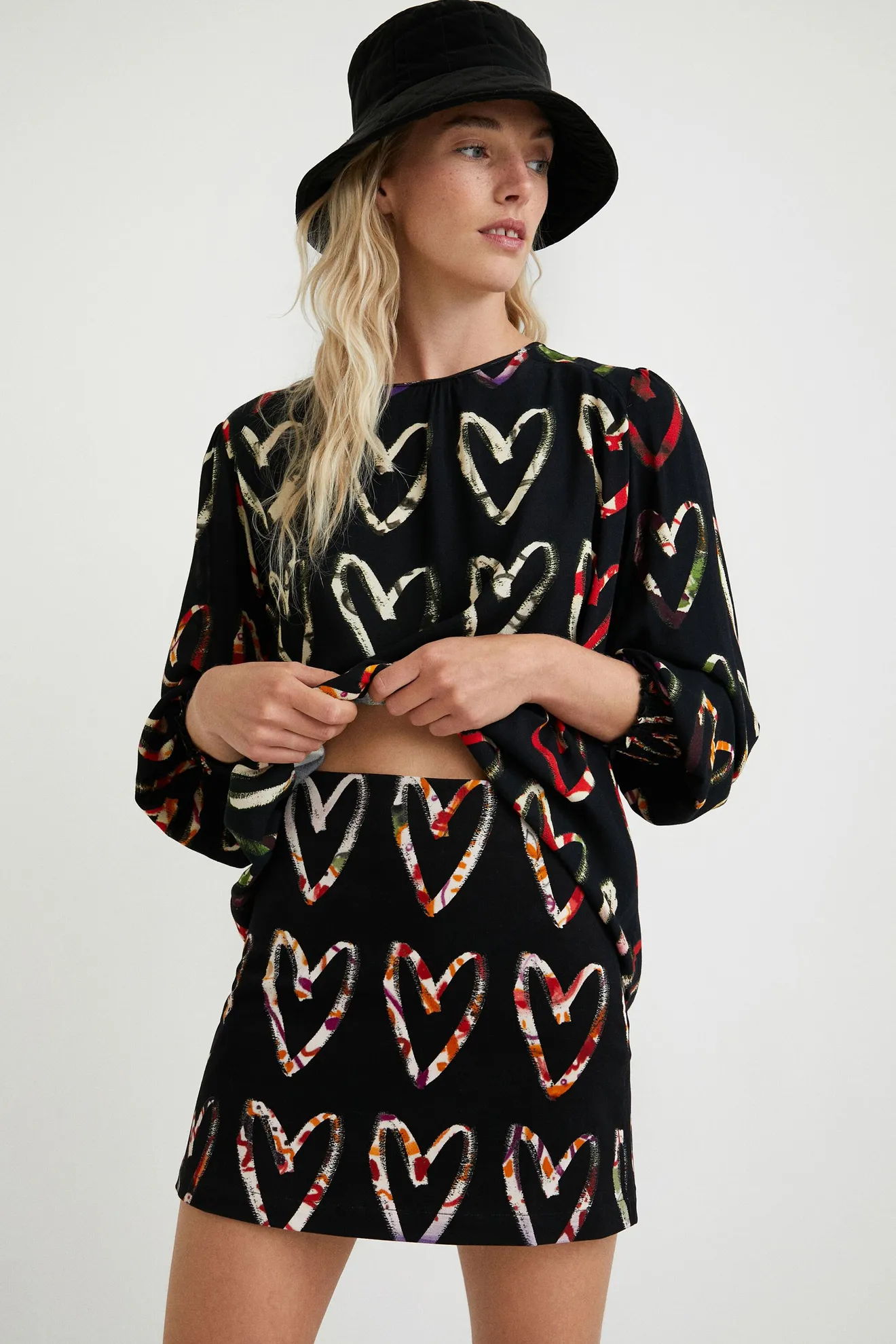 Blusa loose corazones