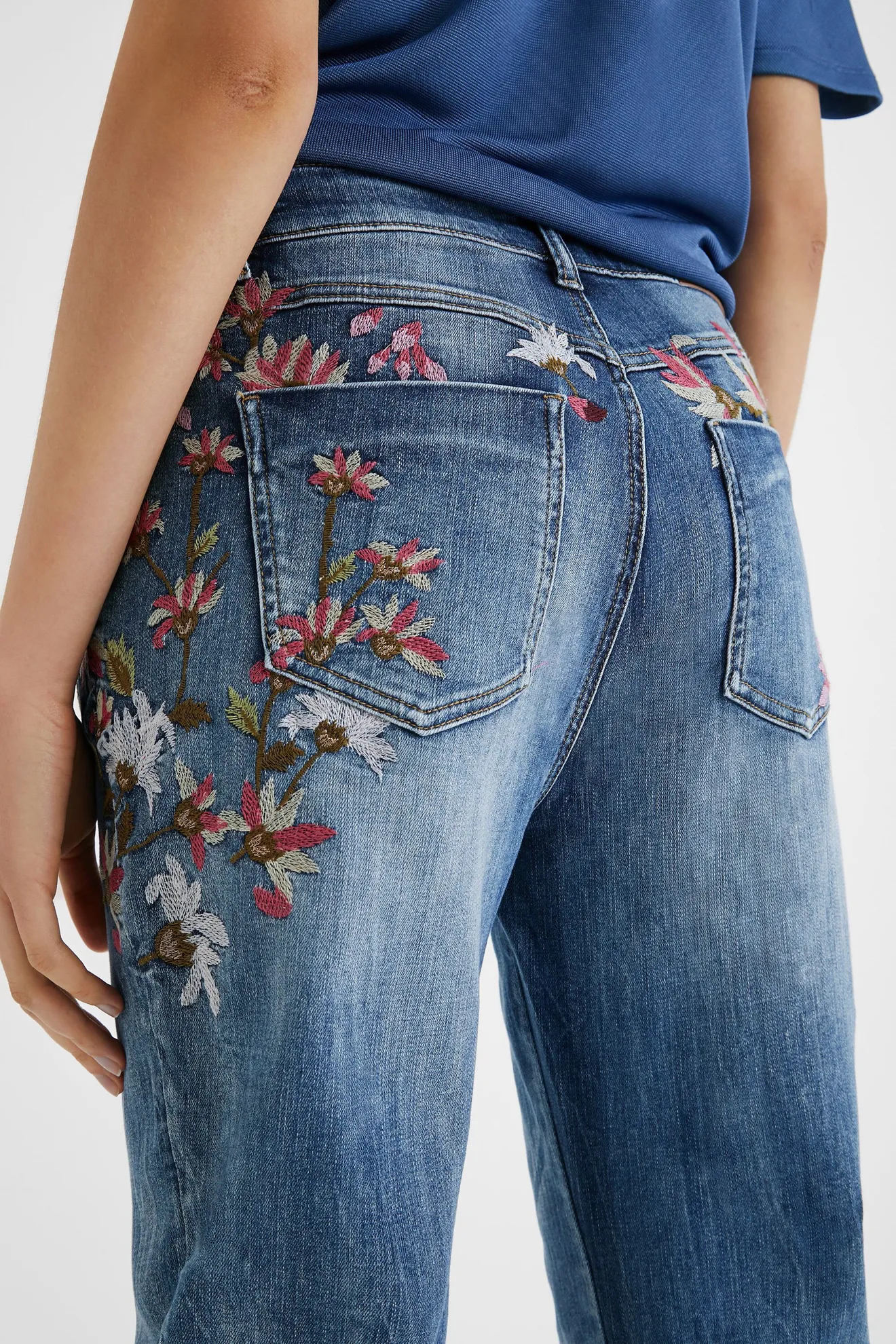 Vaquero boyfriend flores - Imagen 5